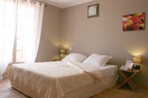 L'Hotellerie Kouros Cuers Δωμάτιο φωτογραφία