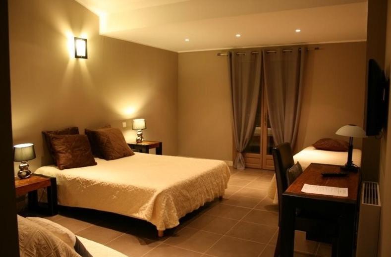 L'Hotellerie Kouros Cuers Δωμάτιο φωτογραφία