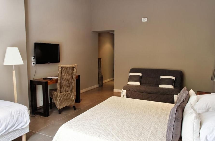 L'Hotellerie Kouros Cuers Δωμάτιο φωτογραφία