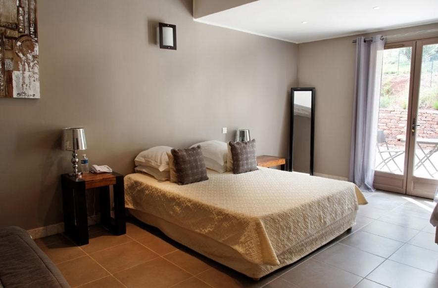 L'Hotellerie Kouros Cuers Δωμάτιο φωτογραφία
