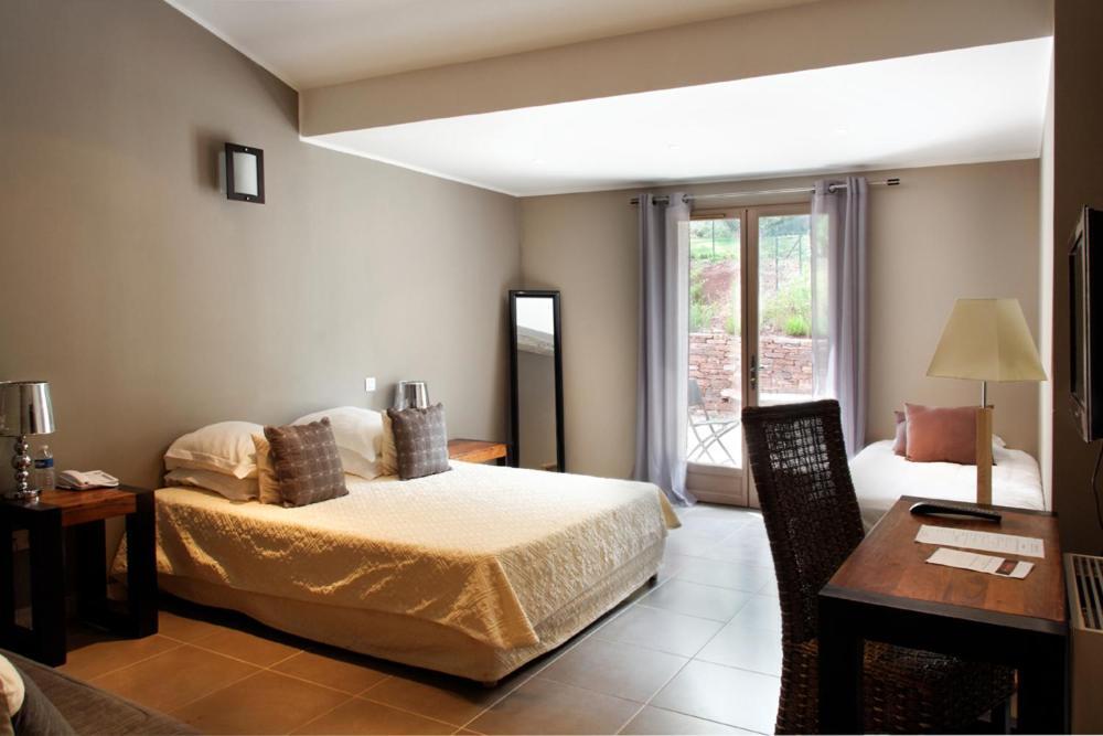L'Hotellerie Kouros Cuers Δωμάτιο φωτογραφία